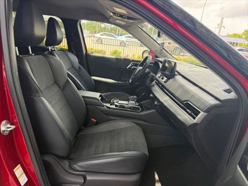 Used 2025 Mitsubishi Outlander SE FWD image 12