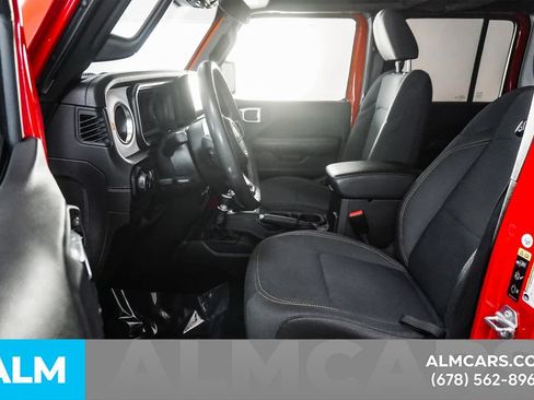 Used 2025 Jeep Wrangler Unlimited Sahara AWD/4WD image 16