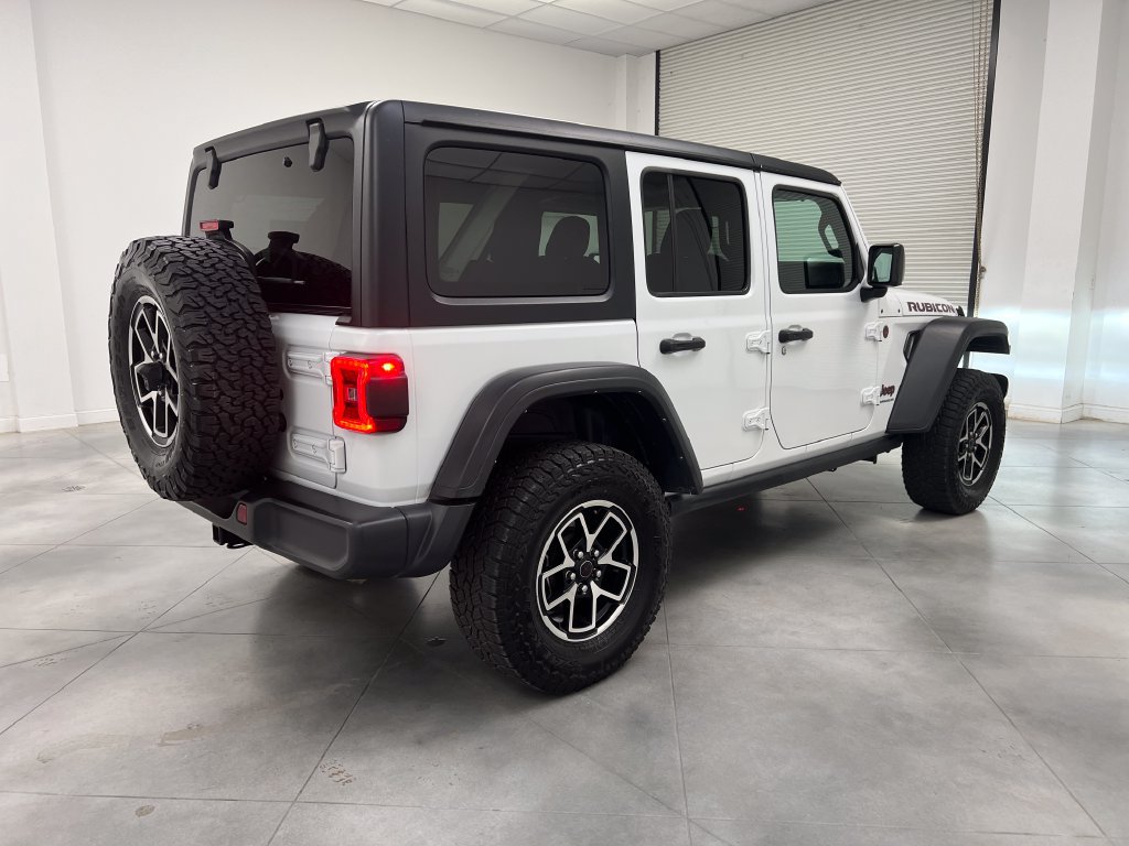 Used 2024 Jeep Wrangler Unlimited Rubicon AWD/4WD image 9