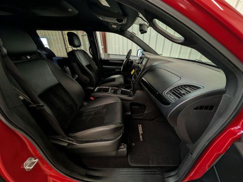 Used 2016 Dodge Grand Caravan SXT FWD image 28