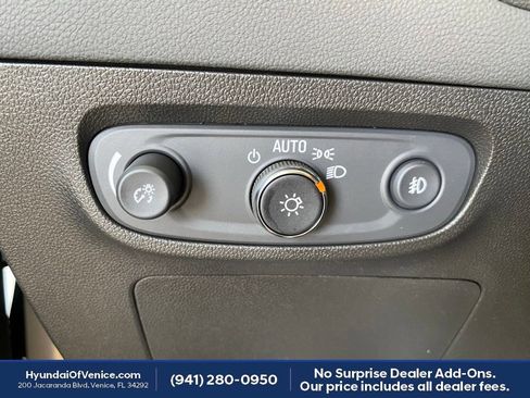 Used 2022 Buick Encore GX Essence w/ Experience Buick Package FWD image 25