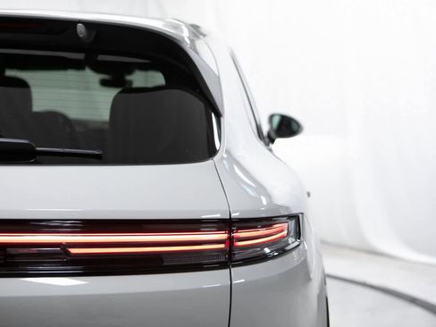 New 2026 Porsche Cayenne GTS image 39