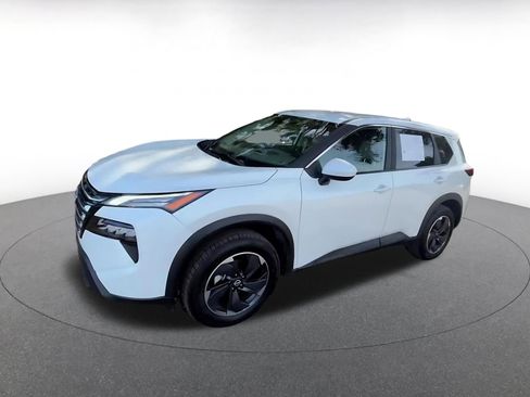 Used 2025 Nissan Rogue SV image 8