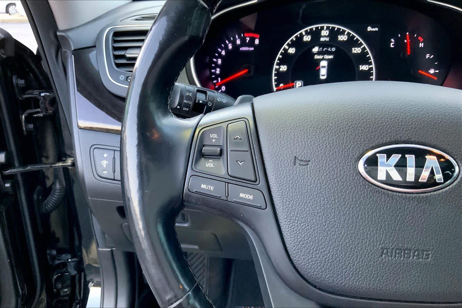 Used 2015 Kia Cadenza Premium w/ Luxury Package FWD image 21