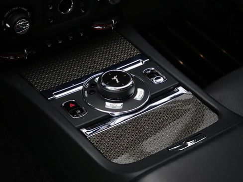 Used 2020 Rolls-Royce Dawn image 32