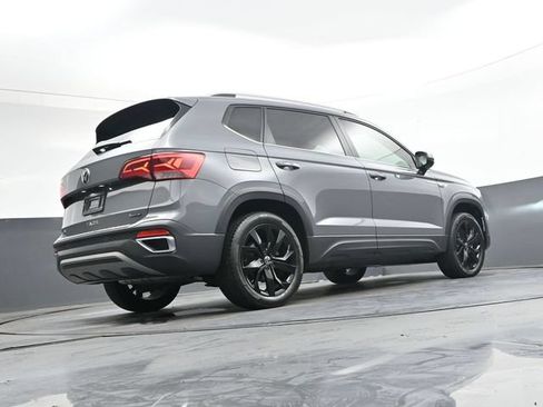 Used 2023 Volkswagen Taos SE w/ Panoramic Sunroof Package AWD/4WD image 32
