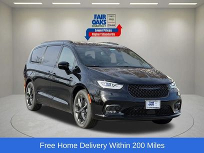 New 2026 Chrysler Pacifica Select w/ S Appearance Package