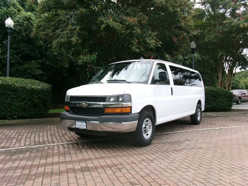 Used 2016 Chevrolet Express 3500 LT w/ LT Preferred Equipment Group RWD image 1