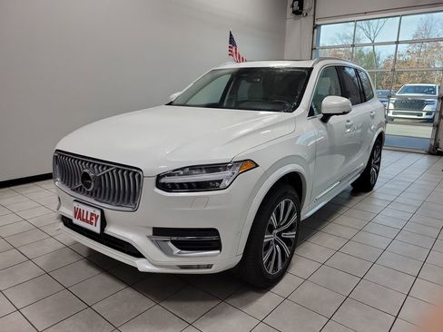 Used 2024 Volvo XC90 B6 Plus image 2