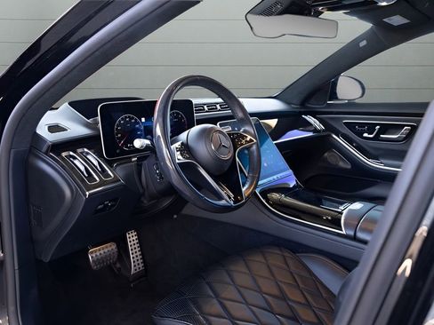 Used 2022 Mercedes-Benz S 580 4MATIC Sedan w/ AMG Line Package image 42