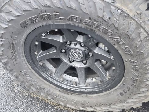 Used 2020 Toyota Tacoma TRD Off-Road image 12