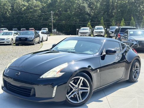 Used 2014 Nissan 370Z Coupe RWD image 3