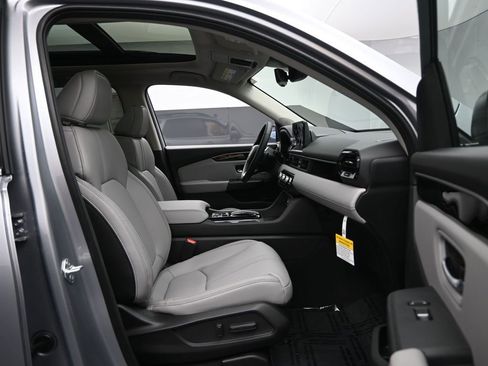 Used 2025 Honda Pilot Touring image 35