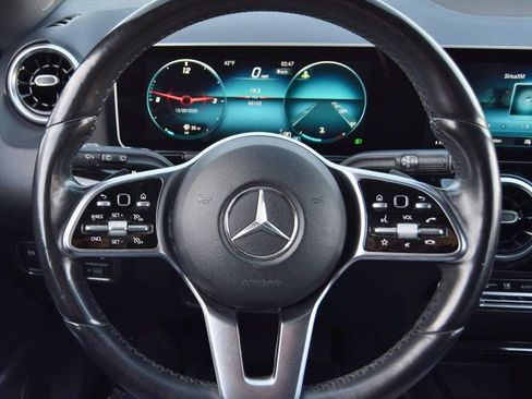 Used 2021 Mercedes-Benz GLA 250 4MATIC w/ Premium Package image 16