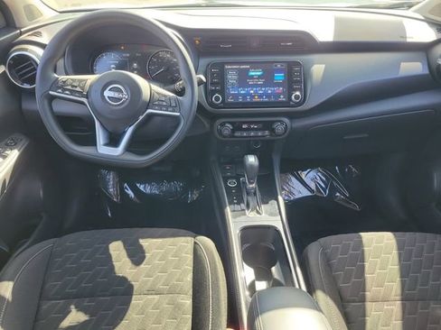 Used 2022 Nissan Kicks SV image 10