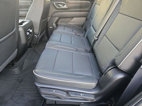 Used 2024 GMC Yukon SLT w/ SLT Premium Package RWD image 19