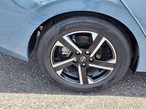 Used 2024 Nissan Sentra SV FWD image 10