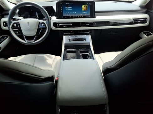 Used 2026 Lincoln Aviator AWD image 10