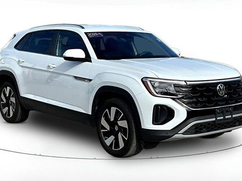Certified 2025 Volkswagen Atlas Cross Sport SE AWD/4WD image 1