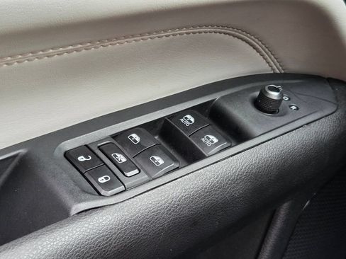 Used 2025 Jeep Compass Limited AWD/4WD image 32