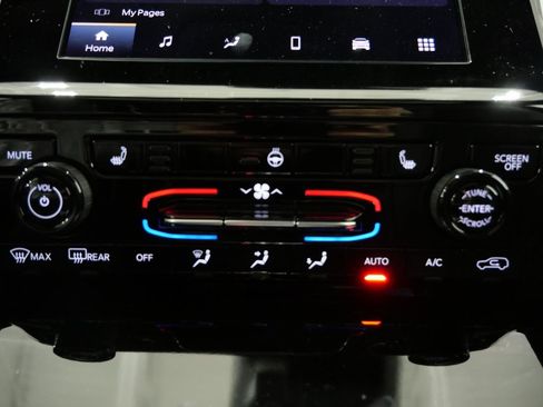 New 2025 Jeep Grand Cherokee Altitude image 20