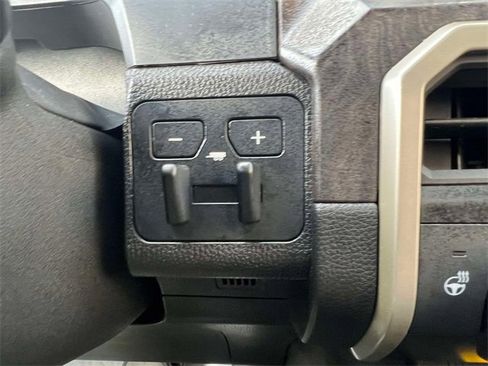 Certified 2025 Toyota Tacoma Limited image 30