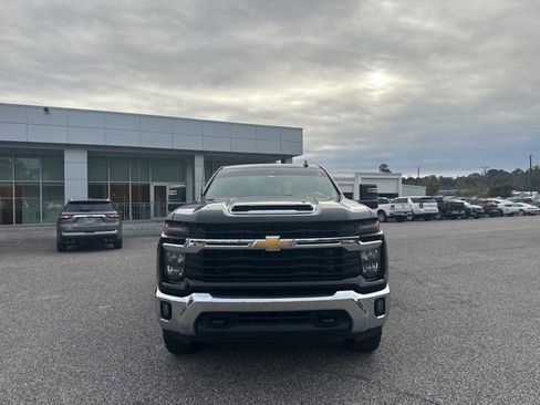 Used 2024 Chevrolet Silverado 2500 LT image 3