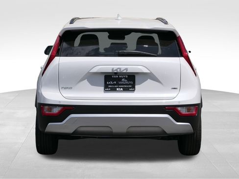 Used 2024 Kia Niro EX FWD image 5