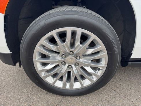 Used 2024 Chevrolet Suburban High Country image 12