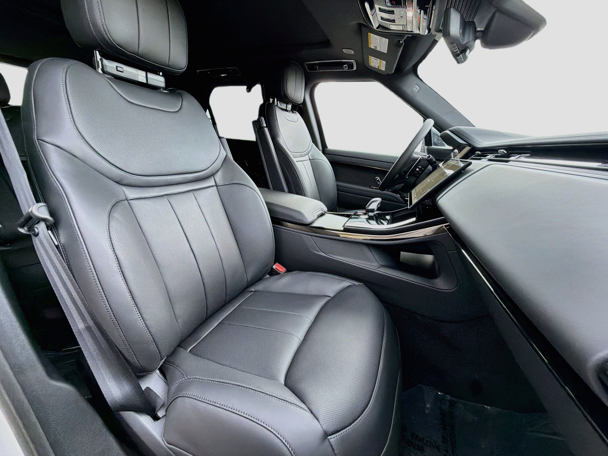 New 2026 Land Rover Range Rover Sport Dynamic SE AWD/4WD image 16