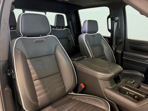 Used 2024 GMC Sierra 2500 AT4X image 14