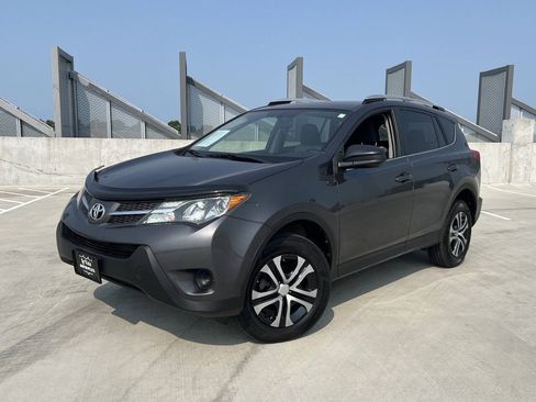 Used 2015 Toyota RAV4 LE AWD/4WD image 2