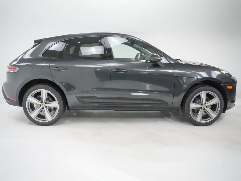 Certified 2026 Porsche Macan AWD/4WD image 9