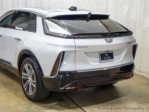 Certified 2024 Cadillac Lyriq Luxury AWD/4WD image 5