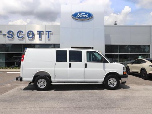 Used 2025 Chevrolet Express 2500 w/ Driver Convenience Package RWD image 17