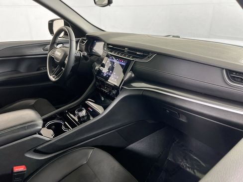 Used 2023 Jeep Grand Cherokee Altitude image 28