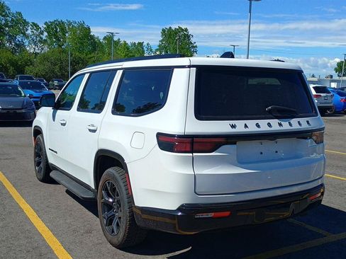 Used 2024 Jeep Wagoneer Series II AWD/4WD image 3