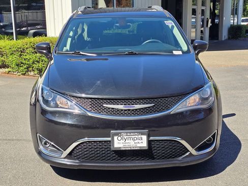 Used 2018 Chrysler Pacifica Touring-L w/ Premium Audio Group FWD image 2