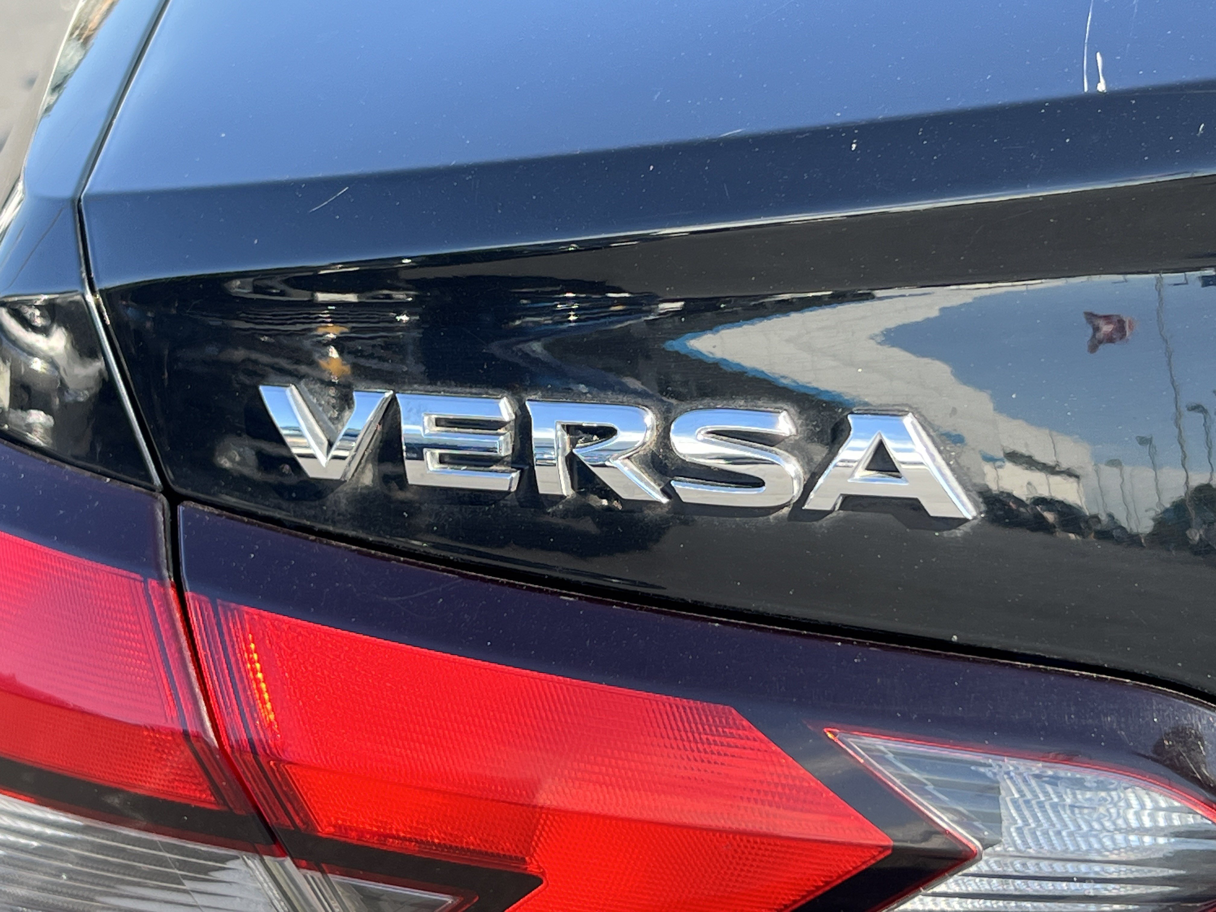 Used 2021 Nissan Versa SV FWD image 9