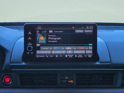 Used 2025 Honda Pilot Elite image 14