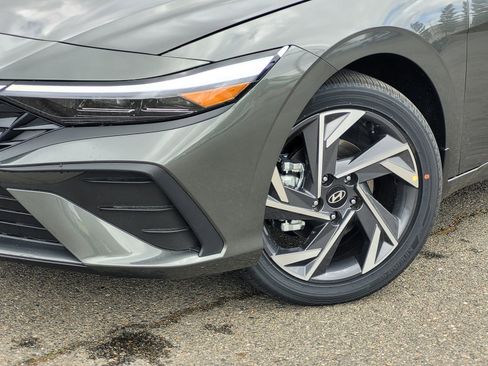 New 2025 Hyundai Elantra SEL image 11