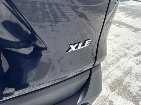 Used 2019 Toyota RAV4 XLE FWD image 25
