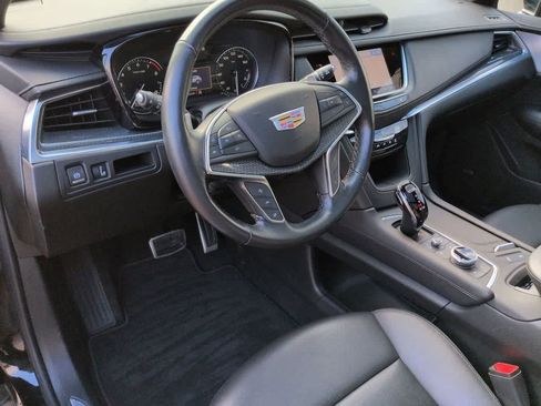 Used 2024 Cadillac XT5 Sportv AWD/4WD image 2