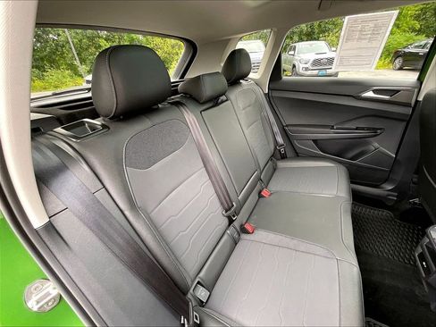Used 2025 Volkswagen Taos SE AWD/4WD image 15