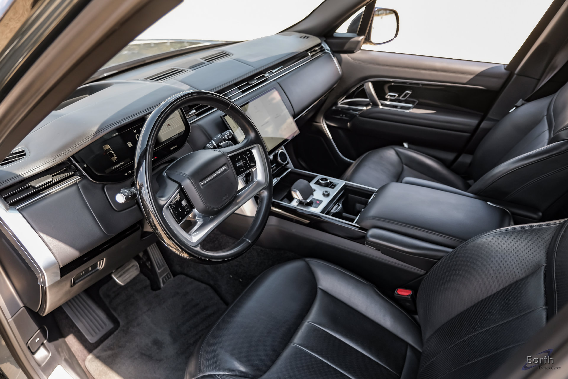 Used 2023 Land Rover Range Rover Long Wheelbase Autobiography AWD/4WD image 3