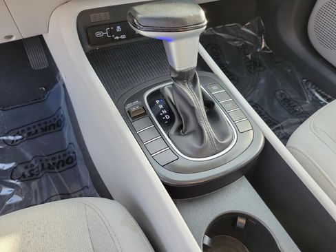 Used 2024 Hyundai Kona SEL FWD image 13