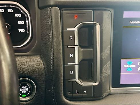 Used 2021 GMC Yukon XL Denali w/ Denali Premium Package AWD/4WD image 17