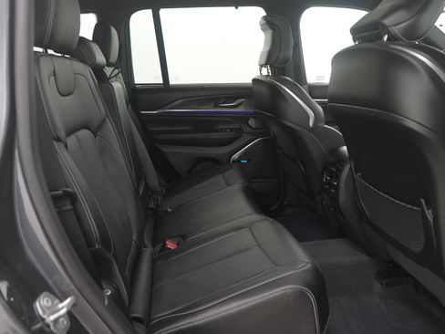 Used 2022 Jeep Grand Cherokee Overland w/ Advanced Protech Group III image 15