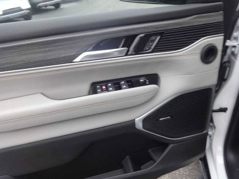 Used 2024 Jeep Wagoneer L Series II w/ Flexible Seating Group image 18