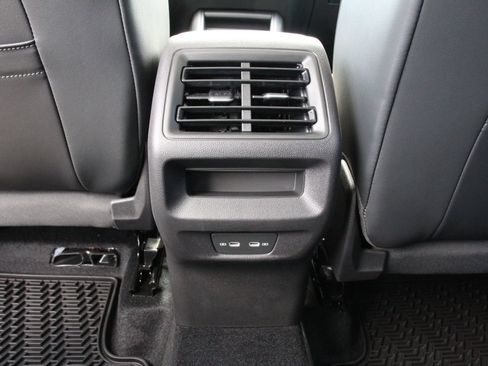 New 2026 Volkswagen Tiguan SE FWD image 25
